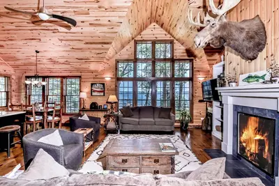 Image de New! Luxury 3 bedroom home on Big Saint Germain Lake!