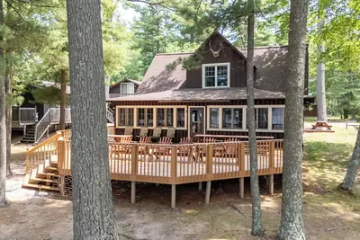 Image de New! 6 Bedroom Northwoods Lodge on Big Saint Germain Lake!