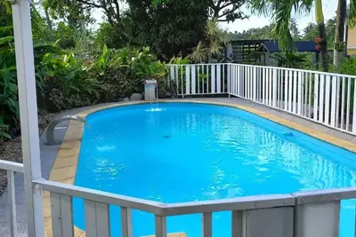 Image de Homerez - Bungalow à Sainte-Rose, piscine.
