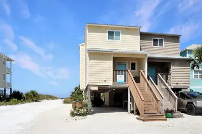 Image de 🌊Beachfront Townhome | Pet Friendly | Sunset Treasures🌊