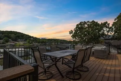 Image de Gentle Sloped Lot, Private Dock, Boat Slip, Kayaks, Fire Table, Lakeview Deck, Family Friendly