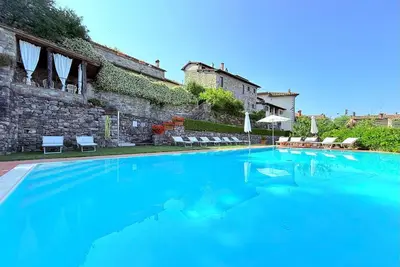 Image de Authentic Tuscan hamlet with private infinity pool. 26 kilometers from Florence
