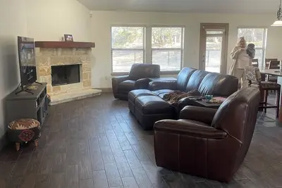Image de 3-bedroom house with huge covered back patio in beautiful, quiet Canyon Lake