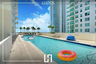 Image de 3br Brickell Stay w/ Balcony & Fun Amenities