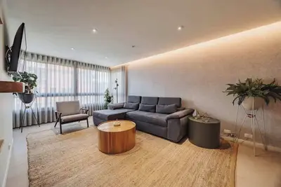 Image de Ep| Modern 3 Br Apt W/Office, Ac, Great Location