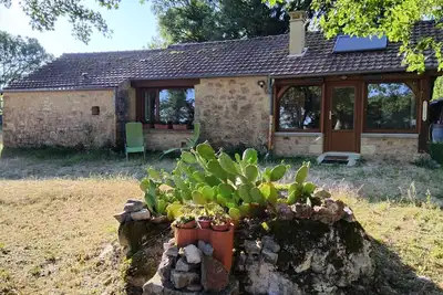 Image de Bienvenue à Paulagite, un havre de paix entre ciel et rivière Dordogne. . .