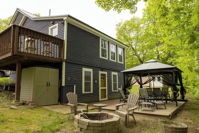 Image de The River House - Charming 2-bedroom house on the river