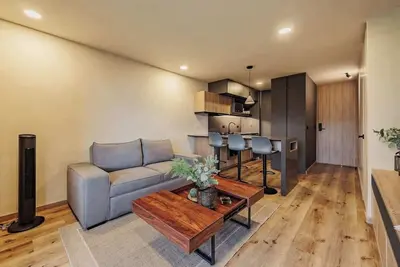 Image de |Ep| Stylish Provenza Apt W/Ac, Desk's, Dryer