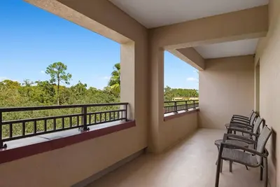 Image de 3bd/Orlando Near Disney - 5 Pools, Game Room, Café and Restaurant On-Site!