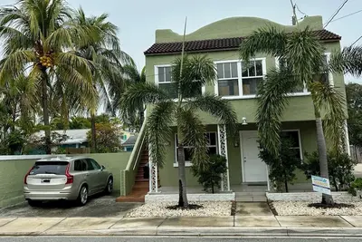 Image de Historic Home near the water: perfectly walkable!