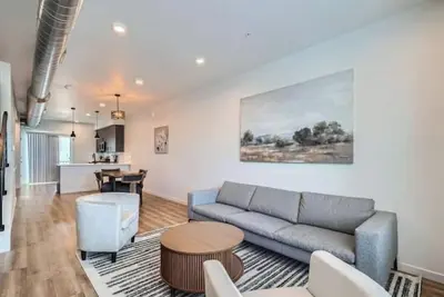 Image de New Downtown Longmont Townhome Office + 2bdr