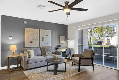 Landing | Modern 2bd, Pool, Gym