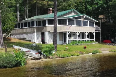 Image de Spacious 6-bedroom waterfront home with WiFi, in beautiful Gray.