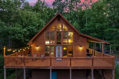 Image de Mountainside retreat in the Smokies! 6 miles to The Island. Sleeps 8.