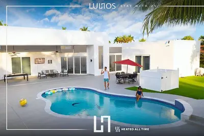 Image de 5br Home w/ Pool, Courts & Billiard