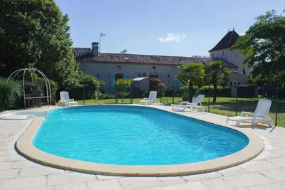 Image de Homerez - Maison spacieuse à Thénac avec piscine privée