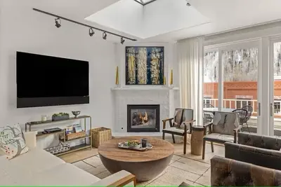 Image de Stunning 3 bed/3-1/2 bath Penthouse in center of downtown with spectacular views