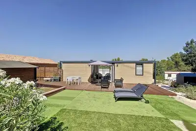 Image de Location mobil-home neuf à Rocbaron (83136)\nConfort, natureet détente