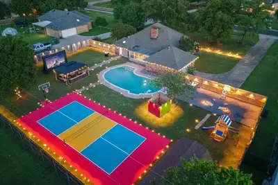 Image de Oasis - Pickleball | Pool | Hot Tub | Game Room!