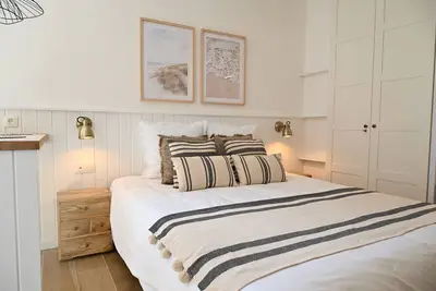 Image de Bright & Cozy Studio Retreat – Near the Sea, Full Comfort