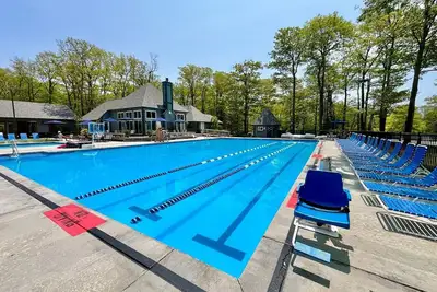 Image de 🏞️ Mountain Family Escape – Walk to Pool & Playground for Summer Fun! 🏊‍♂️
