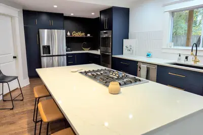 Image de 4-bedroom House near Downtown w/ Large Kitchen and Bedrooms