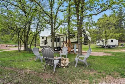 Image de 5th Wheel Camper By Mt Rushmore