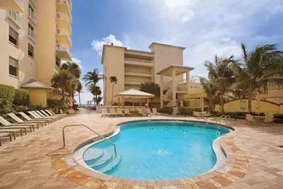 Image de Catch Some Rays, Easter Weekend at Royal Vista Resort, Pompano Beach, Florida