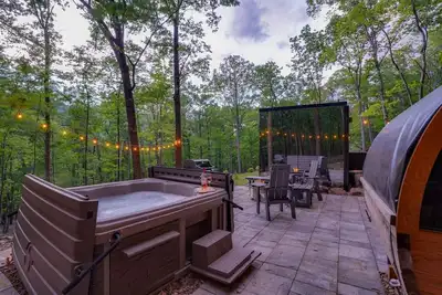 Image de Luxury Mirror Cabin • Hot Tub • Sauna • Mtn. Views