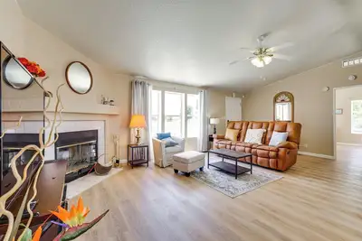 Image de 6 Mi to Downtown Pahrump: Scenic Desert Retreat