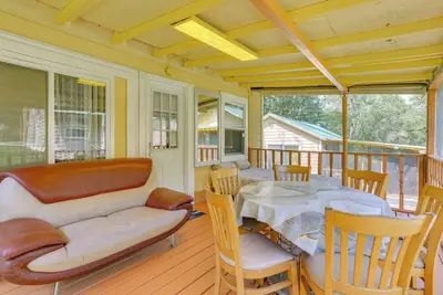 Image de Screened Porch + Fire Pit: Cabin Near Bethel Woods