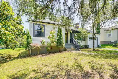 Image de 3 Mi to Downtown Knoxville: Historic Home w/ Yard