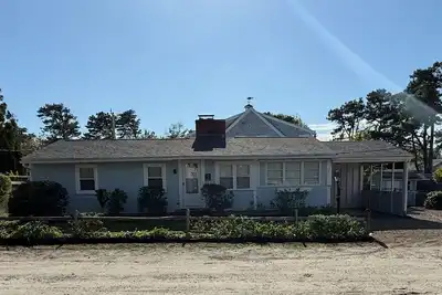 Image de Charming 2-bedroom in Brewster with Ac, walking distance to association beach.