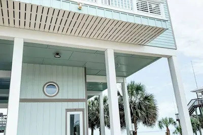 Image de Spacious beachfront 4-bedroom house in charming Crawfordville