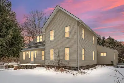 Image de 6-bedroom farmhouse in Clarkston - Family and Pet-Friendly!