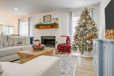 Image de Elegant 5br w/ Private Pool, Dock and Game Room