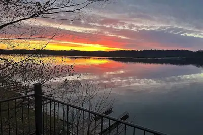 Image de Beautifully updated 4br river home in Prospect. Private dock. 2 car gr. Ev chgr.