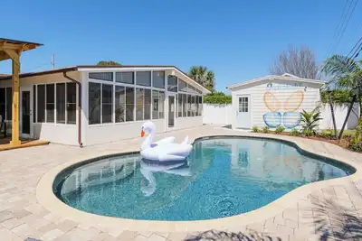 Image de Luxury Beach Retreat w/ Pool & Sauna – Walk to Ocean