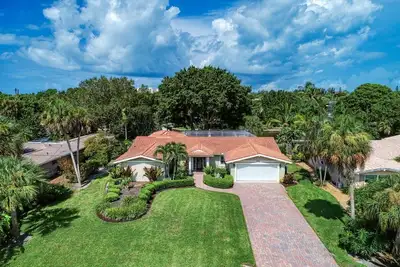 Image de Banyan Tree Beach House | Updated Canal-Front Pool Home w/ Private Dock