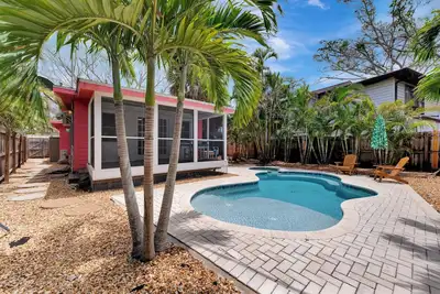 Image de Pink Flamingo | Old Florida Charm on Siesta Key, Private Pool, Dog-Friendly