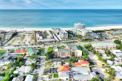 Image de Mermaid for a Day | Your Lively Lido Beach Studio Retreat, Steps to Sand