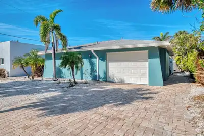 Image de Blue Wave | Prime Siesta Key - Walk to Beach & Village, Plus Private Pool