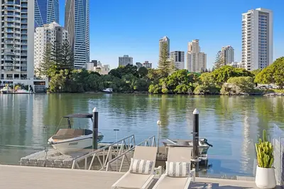 Image de Stunning Waterfront Gold Coast home