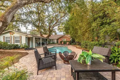 Image de East beach home with private pool - sleeps 6!