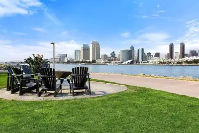Image de Waterfront / King Bed / Heated Pool / Tennis Court