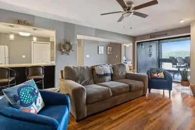 Image de Spacious Pet-Friendly Lakeview Condo w/ Boat Slip & Pools