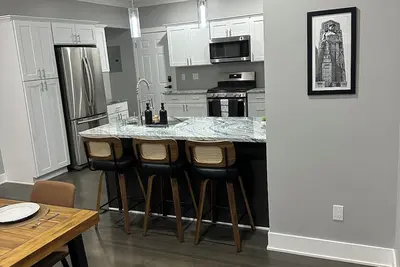 Image de Newly renovated! 2b-2b dbl in Gordon Square, Cleveland! 5mins from downtown!