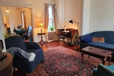 Image de Historic Townhouse w/Antiques & Riverview