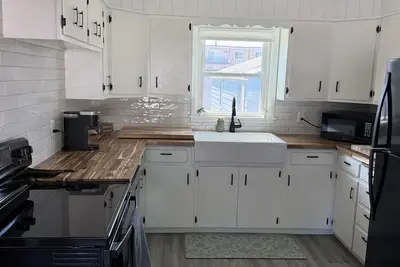Image de Charming 2-bedroom one level house, close to Sherman Park, zoo and downtown!
