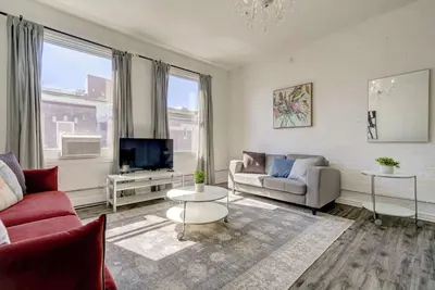 Image de Chic Le Plateau, Steps to Cafes, Art & Parks